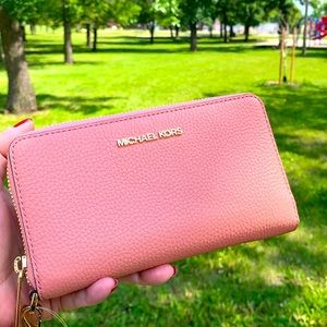 BNWT MICHAEL KORS PHINE WALLET/WRISTLET